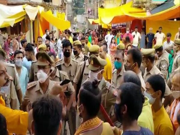पंडा समाज की पुलिस से झड़प। पंडा समाज के पूर्व अध्यक्ष बोले- पुलिस करें तो ठीक, पंडा करें तो नाजायज