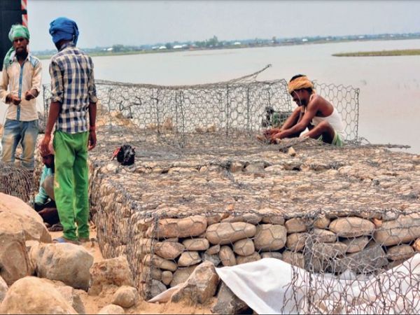 ये बांध नहीं...बालू की भीत... न टूटे तो कोसी की कृप