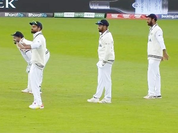मैच के दौरान डांस करते विराट कोहली।