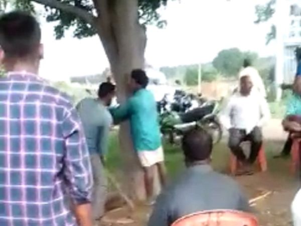 काफी रात तक उन्हें बंधक बना कर रखा गया था।