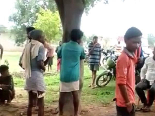 रामचंद्रपुर ब्लॉक के ग्राम पंचायत चेरा में पंडो जनजाति के 8 युवकों को उनके घर से 16 जून को जबरदस्ती दबंग उठाकर ले गए।