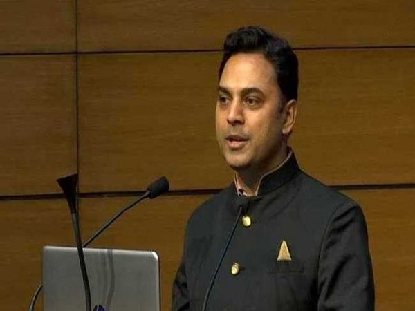 सुब्रमण्यम ने कहा कि पिछले साल की तरह हम और उपायों के लिए तैयार थे। लेकिन राहत पैकेज की बात करें तो इसमें पिछले साल और इस साल में काफी अंतर है। -फाइल फोटो - Dainik Bhaskar