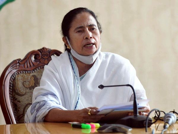 बंगाल में TMC की जीत के बाद हिंसा की कई घटनाएं हुई थीं। हालांकि, मुख्यमंत्री ममता बनर्जी ने इसके लिए केंद्र के मंत्रियों को जिम्मेदार ठहराया था। - Dainik Bhaskar