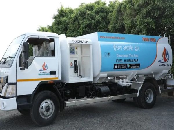 हमसफर इस समय देश के कई राज्यों और शहरों में डीजल की डोरस्टेप डिलिवरी दे रहा है। - Dainik Bhaskar