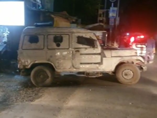आतंकियों ने CID के इंस्पेक्टर परवेज को उनके घर के पास गोलियां मारीं। - Dainik Bhaskar