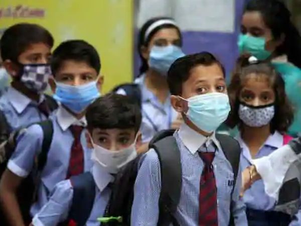 कई एक्सपर्ट ने आशंका जताई है कि कोरोना की तीसरी लहर में बच्चे ज्यादा प्रभावित हो सकते हैं।- फाइल फोटो। - Dainik Bhaskar