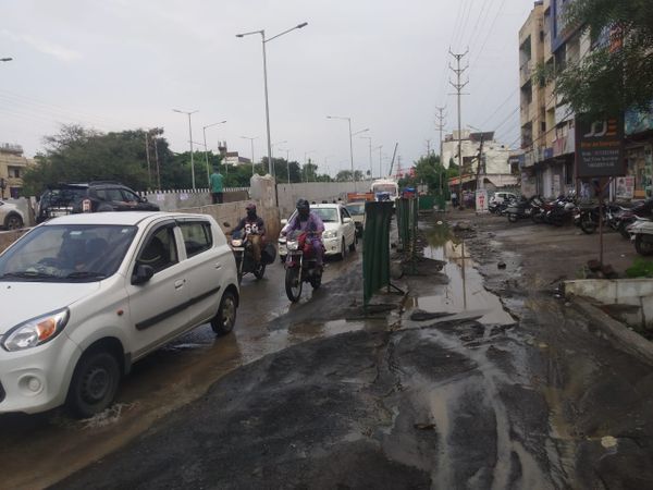 सुभाषनगर आरओबी की सर्विस लेन पर ट्रैफिक का दवाब बढ़ गया है।