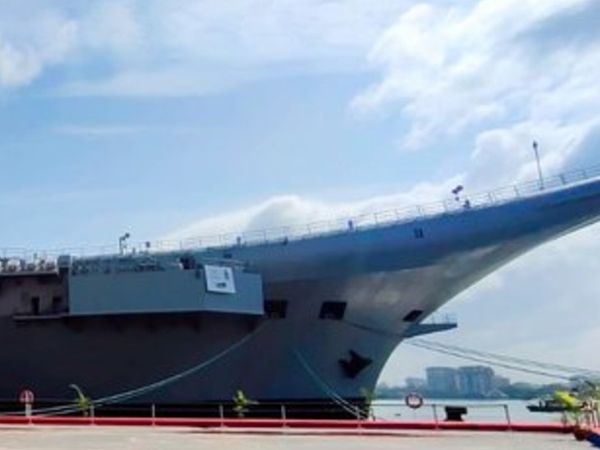 INS विक्रांत भारत का पहला स्वदेशी एयरक्राफ्ट कैरियर है। इसे भारतीय नौसेना ने तैयार किया है। - Dainik Bhaskar