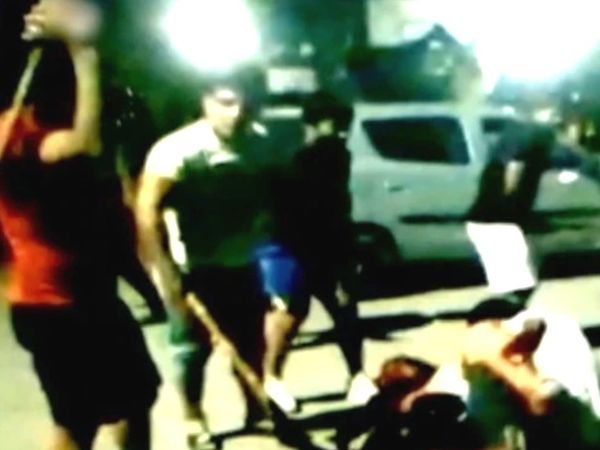 सुशील की एक फोटो सामने आई थी, जिसमें वे सागर को हॉकी से पीटते हुए दिख रहे।