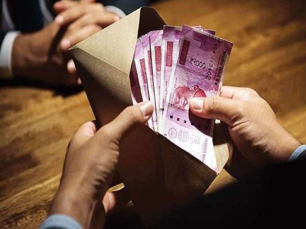 1 जुलाई से केंद्रीय कर्मचारियों को 28% की दर से डीए का भुगतान होगा। -सिम्बॉलिक तस्वीर - Dainik Bhaskar