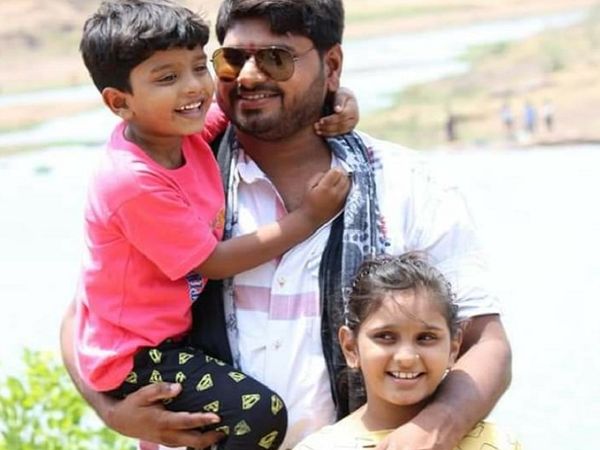 परिवार में उनकी मां, पत्नी और दो छोटे-छोटे बच्चे हैं। बेटी चौथी क्लास में पढ़ती है, जबकि बेटा अभी सिर्फ 4 साल का है।
