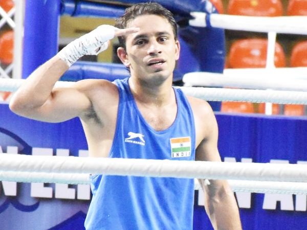 रोहतक के 25 साल के बॉक्सर अमित पंघाल के अलावा 9 और बॉक्सर ने ओलिंपिक कोटा हासिल किया है। - Dainik Bhaskar