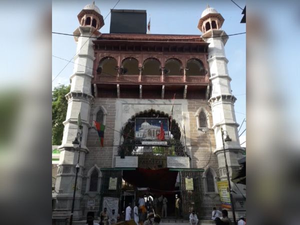 अजमेर दरगाह भी खुली।