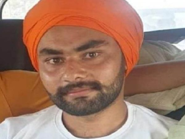 गणतंत्र दिवस पर दिल्ली में हुई हिंसा के मामले में 1 लाख का इनामी आरोपी गुरजोत, जिसे आज पुलिस ने अमृतसर में उसके घर से पकड़ा है। - Dainik Bhaskar