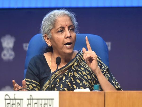 वित्त मंत्री निर्मला सीतारमण नेशनल असेट री-कंस्ट्रक्शन कंपनी लिमिटेड (NARCL) की अंतिम रूपरेखा की घोषणा भी कर सकती है। -सिम्बॉलिक तस्वीर - Dainik Bhaskar