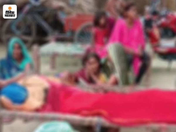 Rape and gang rape cases in Uttar pradesh; Gang rapes in Sultanpur and Prayagraj, in Jaunpur and Kanpur girls killed after rape | सुल्तानपुर और प्रयागराज में गैंगरेप, जौनपुर और कानपुर में रेप के बाद बच्चियों को मार डाला; महाराजगंज में सब्जी तोड़ने गई 13 साल बच्ची के साथ दुष्कर्म 4 किशोरी का शव मिलने के बाद ग्रामीणों में भारी आक्रोश है। इसे देखते हुए फोर्स लगाई गई है। घटना की सूचना मिलते ही कई थानों की पुलिस के साथ सीओ चोब सिंह मौके पर पहुंचे।
