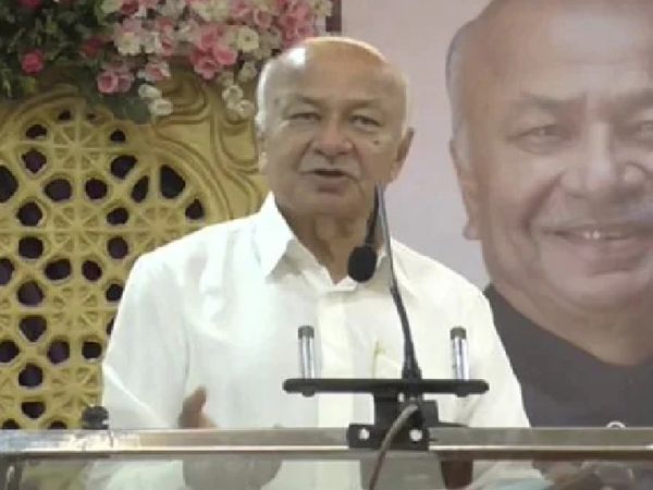 पुणे में शिंदे ने कहा कि कांग्रेस अपनी विचारधारा की संस्कृति भी खोती जा रही है। - Dainik Bhaskar