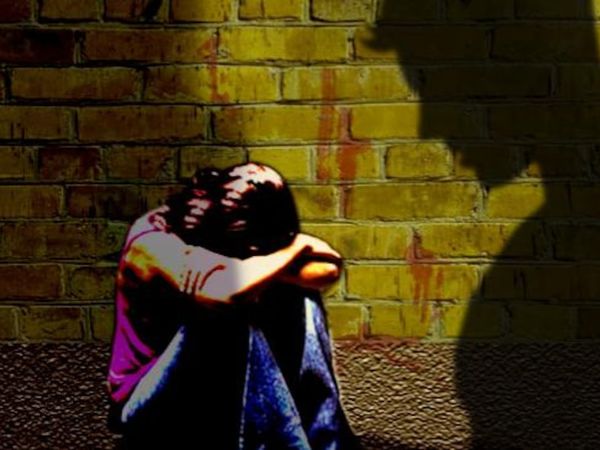 3 दिन में दुष्कर्म का दूसरा मामला: अर्द्ध सैनिक बल में तैनात युवती का अश्लील वीडियो वायरल करने की धमकी देकर 3 साल से रेल कर्मी कर रहा दुष्कर्म, डेढ़ लाख रुपए भी ऐंठ लिए