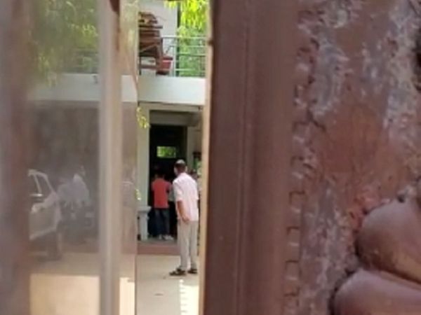 ACB की 10 अलग-अलग टीमें ADGP जीपी सिंह 10 से अधिक ठिकानों पर कार्रवाई कर रही हैं।