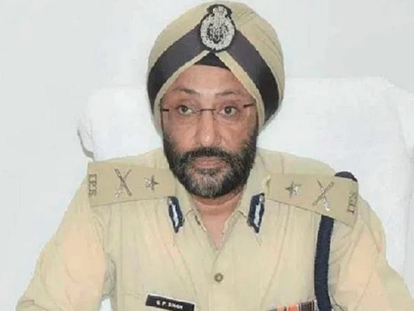 IPS जीपी सिंह के यहां छापामार कार्रवाई और जांच जारी रहेगी जिससे कुछ चौंकाने वाले तथ्य भी आगे मिल सकते हैं।