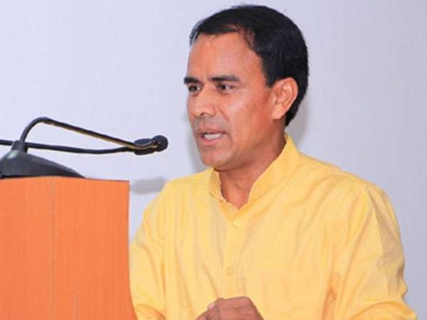 CM पद को लेकर मंत्री धन सिंह रावत के नाम की भी चर्चा है। पिछले दिनों इनकी केंद्रीय नेतृत्व से मुलाकात भी हुई थी।