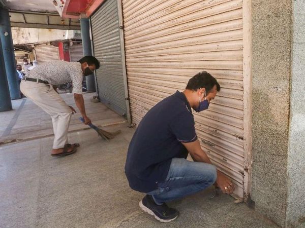 अनलॉक में सख्ती से कोरोना का संक्रमण घट सकता है। (फाइल फोटो) - Dainik Bhaskar