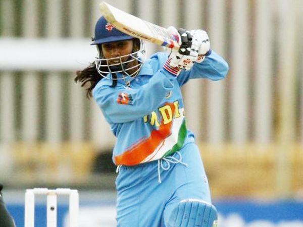 मिताली राज ने 26 जून, 1999 को आयरलैंड के खिलाफ मिल्टन केन्स में 16 साल 205 दिन की उम्र में इंटरनेशनल क्रिकेट में डेब्यू किया था। यह एक वनडे मैच था। मिताली ने इसमें 114 नॉटआउट रन की पारी खेली थी।