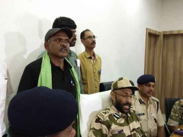 उस प्रेस कॉन्फ्रेंस में पहाड़ सिंह ने अपनी बातों में मीडिया को उलझा लिया था।