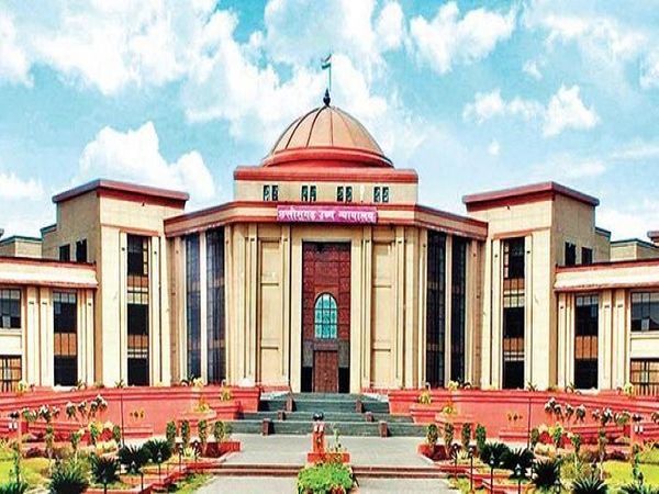 स्टाफ कार ड्राइवर, लिफ्ट मैन और आकस्मिक निधि से वेतन पाने वाले कर्मचारियों के लिए वैकेंसी निकाली गई है। - Dainik Bhaskar