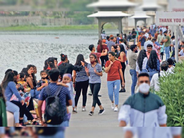 सतर्क रहें: दादा-पिता को काेराेना ने छीन लिया, अब दादी-मां-बहन की जिम्मेदारी मुझ पर, पढ़ाई भी छूटी, व्यर्थ भीड़ में न जाएं