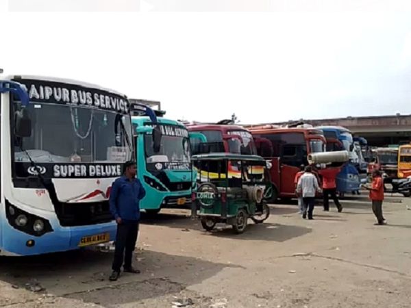 बस स्टैंड पर तो जांच की कोई व्यवस्था ही नहीं की गई है।