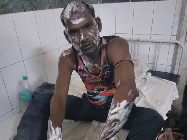 जखमी चालकाने कसेबसे घटनास्थळावरून पळ काढून आपला जीव वाचवला