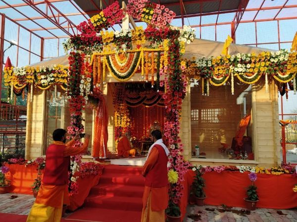 कोरोनाच्या पार्श्वभूमीवर ज्या लोकांचे रिपोर्ट निगेटिव्ह आले आहेत, त्यांनाच मंदिरात प्रवेश दिला जाणार आहे.