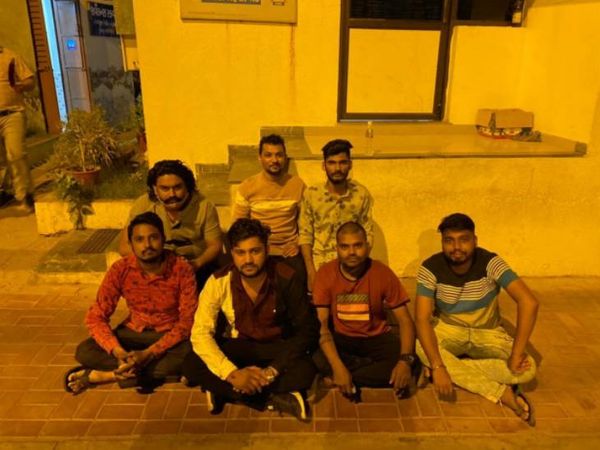 પોલીસે સાત લોકોની ધરપકડ કરીને કાયદેસરની કાર્યવાહી કરી