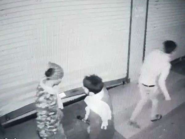 ચાર તસ્કર સીસીટીવીમાં કેદ થયા.