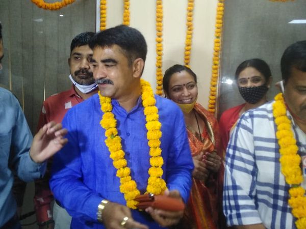 સ્ટેન્ડિંગ કમિટીના ચેરમેન પુષ્કર પટેલ.