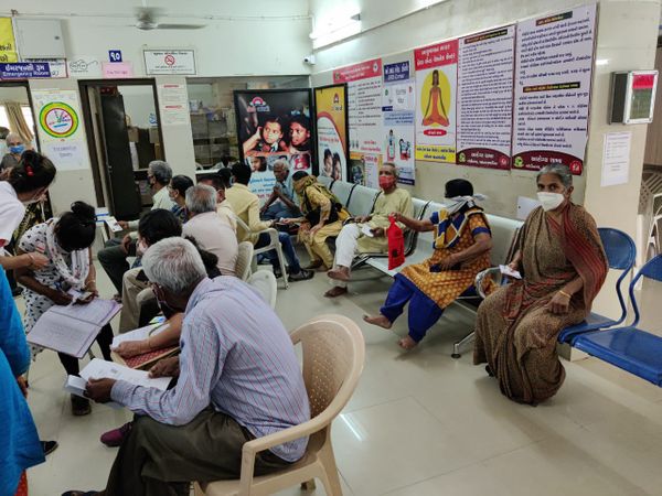 સેન્ટરમાં દરરોજ 200 જેટલા નાગરિકોને વિનામૂલ્યે કોરોનાની રસી આપવામાં આવે છે