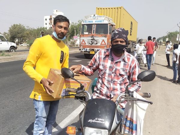 સામાજિક સંસ્થા રસ્તા પર દાન એકત્ર કરવા નીકળી.
