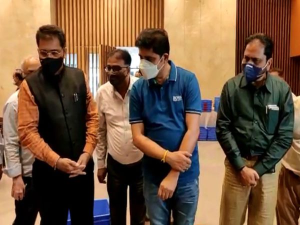 વધુ સંક્રમણ ધરાવતા વિસ્તારમાં પાલિકા કમિશનર મુલાકાત લઈ રહ્યા છે.