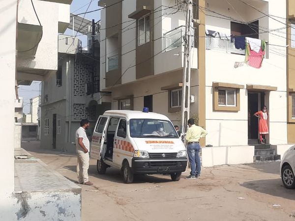 આરોગ્ય વિભાગ દ્વારા ડોર ટુ ડોર સર્વે હાથ ધરવામાં આવ્યો છે.