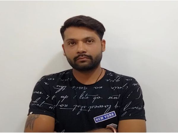 શંકાસ્પદ હાલતમાં નીકળતા આરોપી પકડાયો