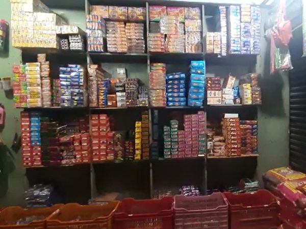 બજારોમાં મંદીનો માહોલ જોવા મળી રહ્યો છે
