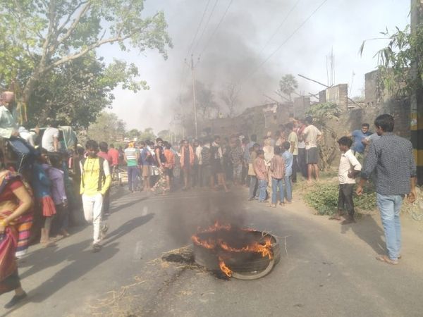 अपहरण के खिलाफ ग्रामीणों ने बड़े पैमाने पर विरोध प्रदर्शन किया