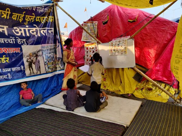 बच्चों के अध्ययन की व्यवस्था की गई है ताकि उनके अध्ययन को नुकसान न पहुंचे।