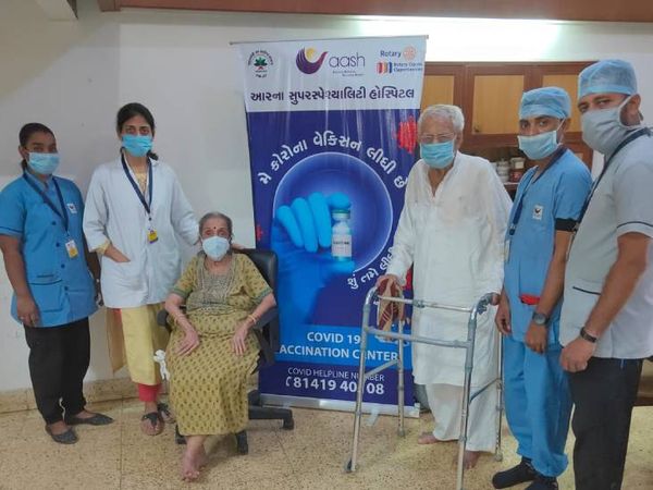90 વર્ષ વટાવી ચૂકેલા એક દંપતિએ કોરોનાની વેક્સિન લીધી