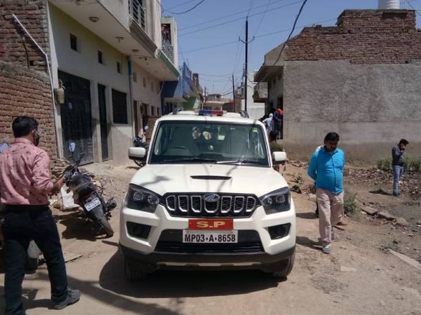 घटनास्थल पर पुलिस