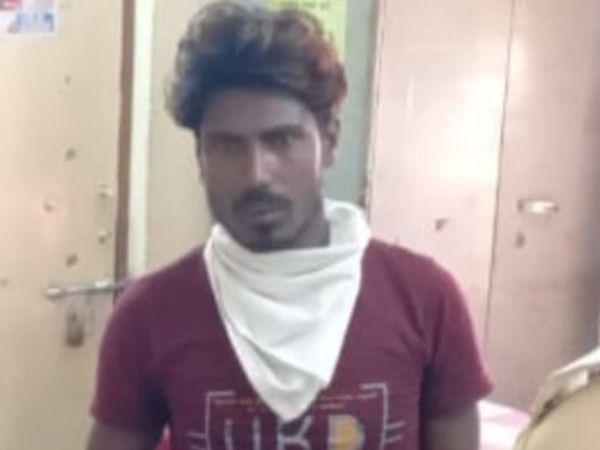 जब महिद ने बड़वानी के एक किशोर को देखा, जो मालेगांव आया था, तो उसने उसे बहकाने की योजना बनाई और मोहित हो गया और उससे मिला। पुलिस हिरासत में माहिद