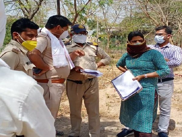 अधिकारी की मौजूदगी में बरगी पुलिस ने शव को निकाला और परिजनों को सौंप दिया।