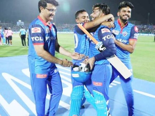 पंत ने 2019 आईपीएल में राजस्थान रॉयल्स के खिलाफ शानदार पारी खेली। इसलिए गांगुली, पृथ्वी शॉ और श्रेयस अय्यर ने उन्हें बधाई दी।