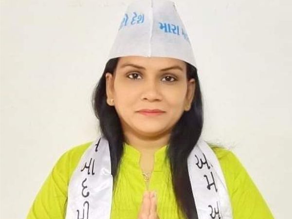 આમ આદમી પાર્ટીની મહિલા કોર્પોરેટર નિરાલી દેસાઈ.